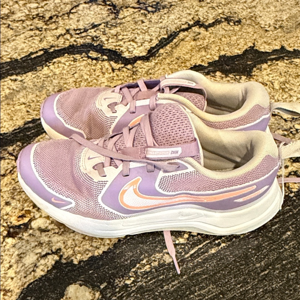 Nike Lavender and Cream Running Shoes